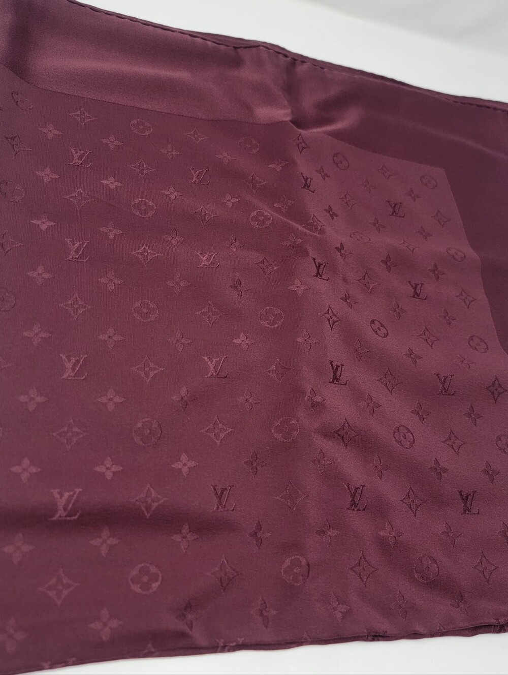 LOUIS VUITTON Monogram Prints 100% Pure Silk Scarf - Picture 7 of 8